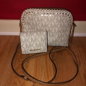 ♥️SOLD♥️ Michael Kors Vanilla Cindy Crossbody